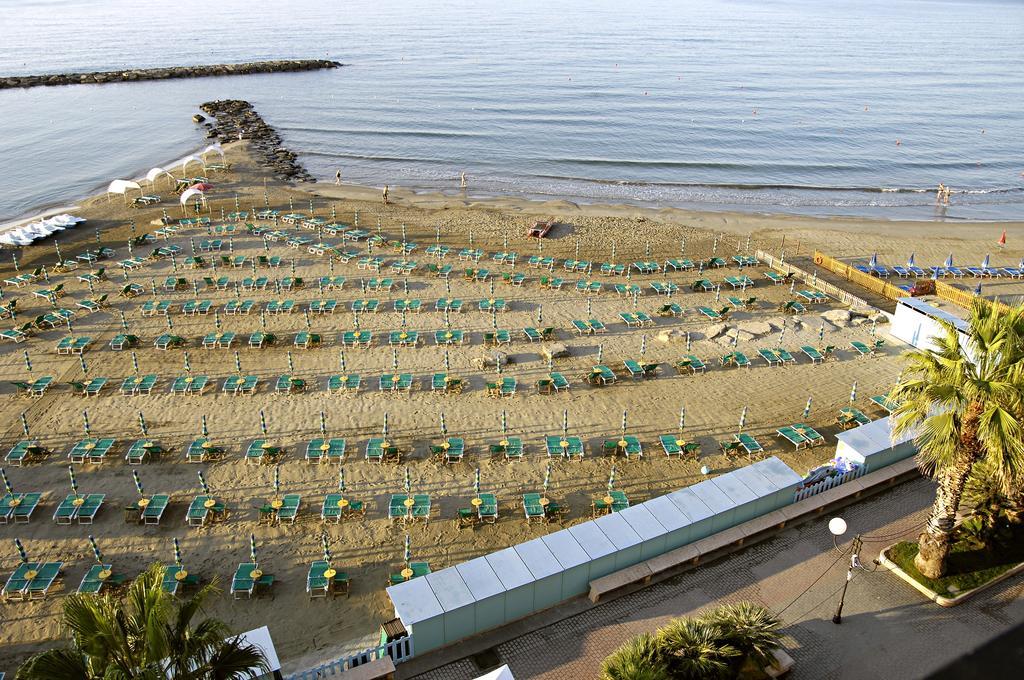I Freschi Apartment San Bartolomeo Al Mare Luaran gambar